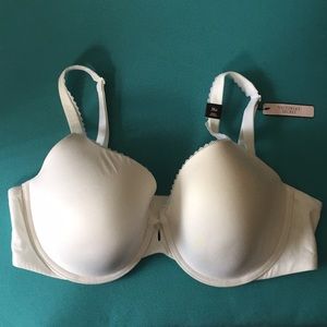 Victoria’s Secret Body by Victoria Bra 38D